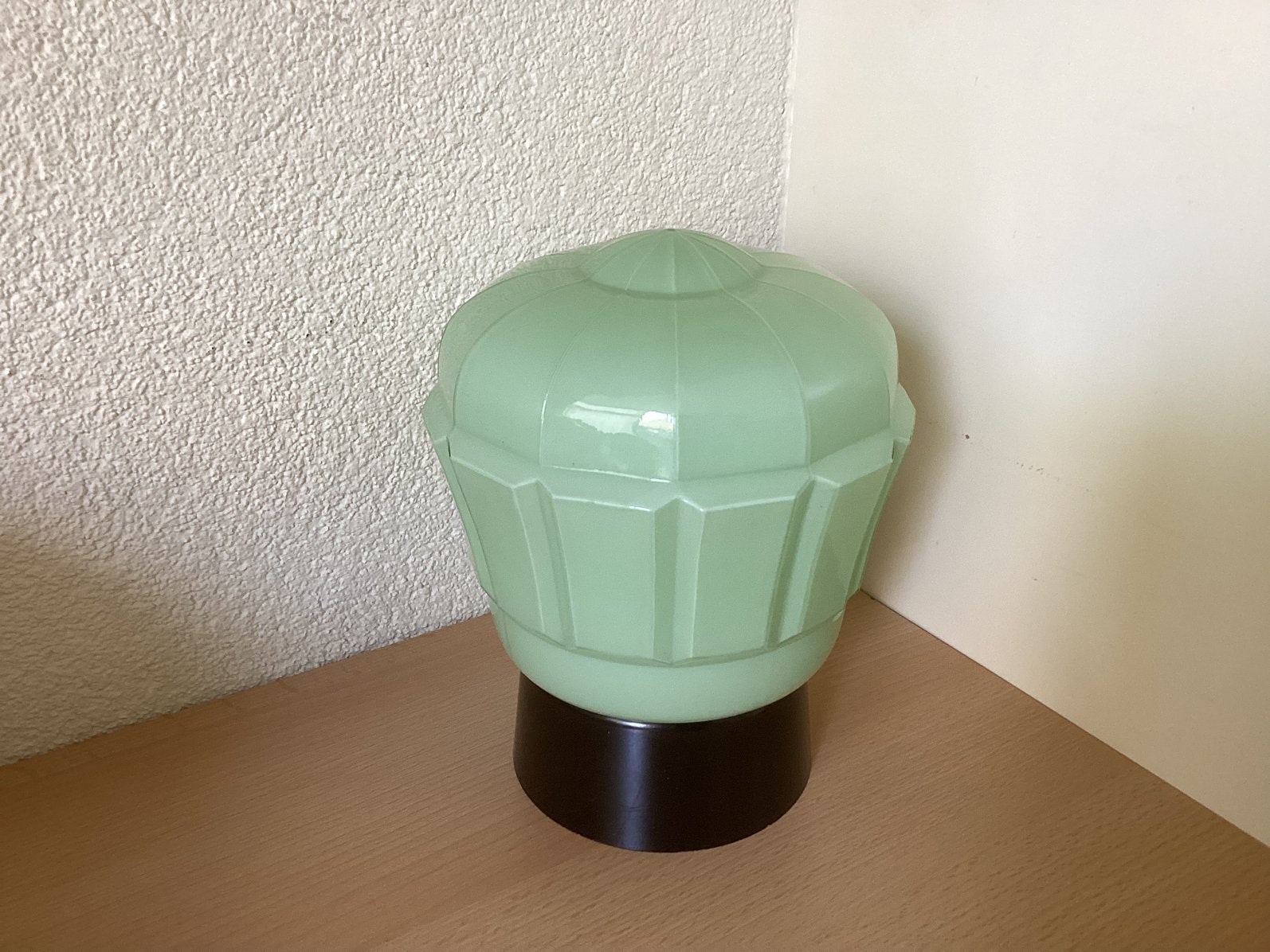 Thabur Art-Deco plafondlamp,mint groen glas,Holland,bakeliet, Antiek en Kunst, Antiek | Lampen, Ophalen of Verzenden