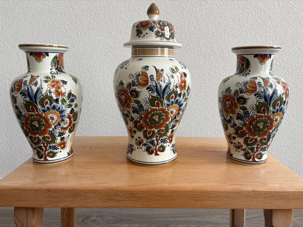 Delfts Polychroom Holland, 1dekselvaas + 2 trompetvazen, Ophalen