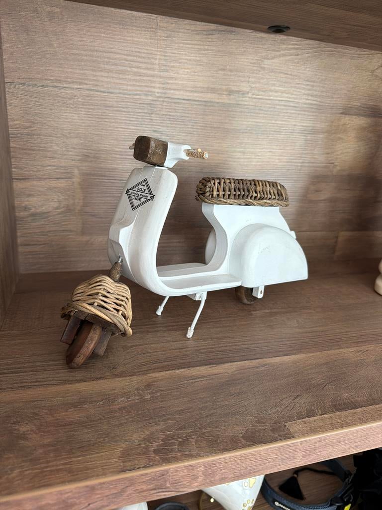 Riviera maison Decoratieve Vespa Scooter- Wit Hout & Rotan, Huis en Inrichting, Ophalen of Verzenden, Zo goed als nieuw, Wit, Vintage