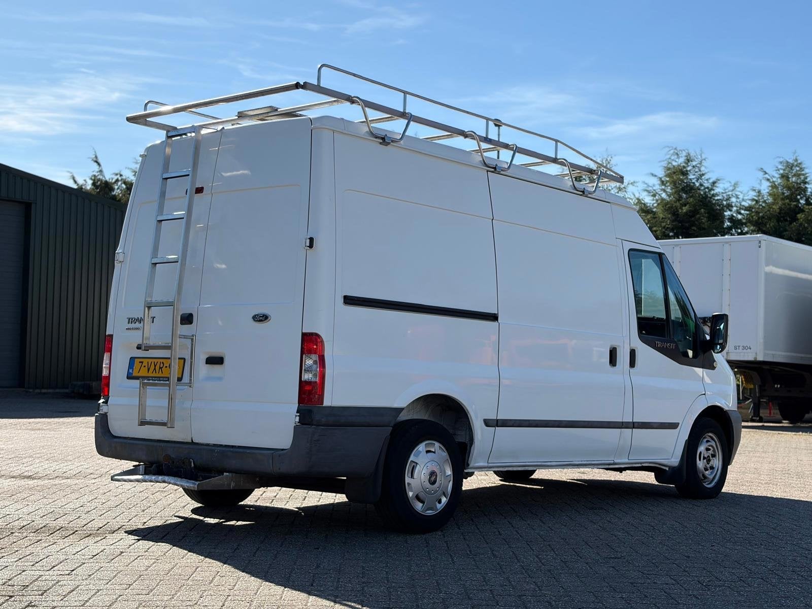 Ford Transit 280M 2.2 TDCI Ambiente Export, Auto's, Voorwielaandrijving, Euro 5, Gebruikt, Zwart