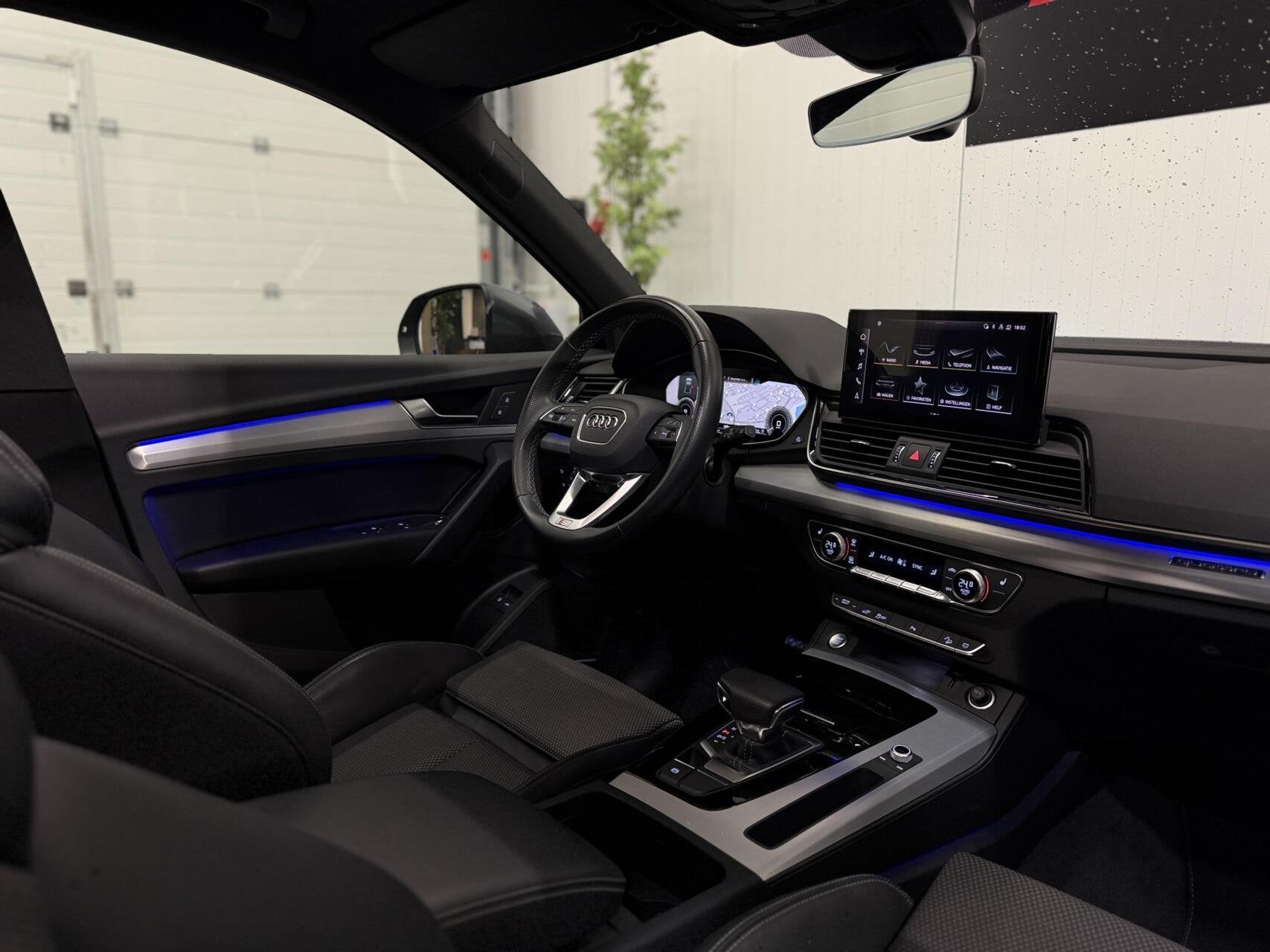 Audi Q5 50 TFSI e S edition|Pano|B&O|Luchtvering|Trekhaak|Am, Auto's, Automaat, Dealer onderhouden, Gebruikt, 4 cilinders