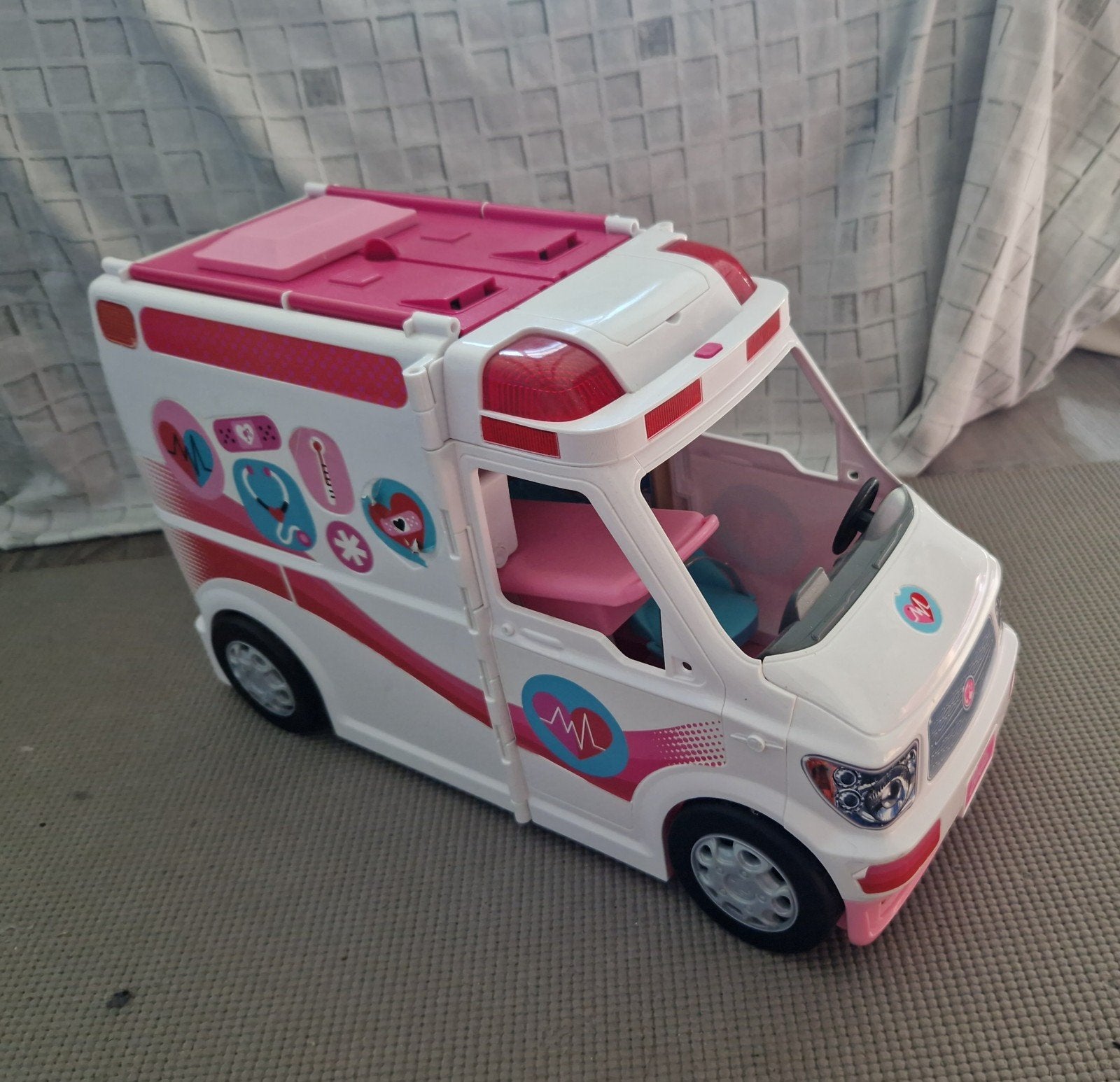 Ambulance voor Barbie, Ophalen