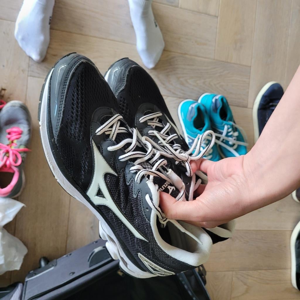 Mizuno Wave Rider hardloopschoenen - Zwart/Wit, Ophalen of Verzenden, Zo goed als nieuw, Mizuno, Sportschoenen