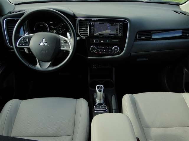 Mitsubishi Outlander 2.0 PHEV Instyle+ X-Line (bj 2015), Auto's, 4 cilinders, Overige brandstoffen, Zwart, Te koop