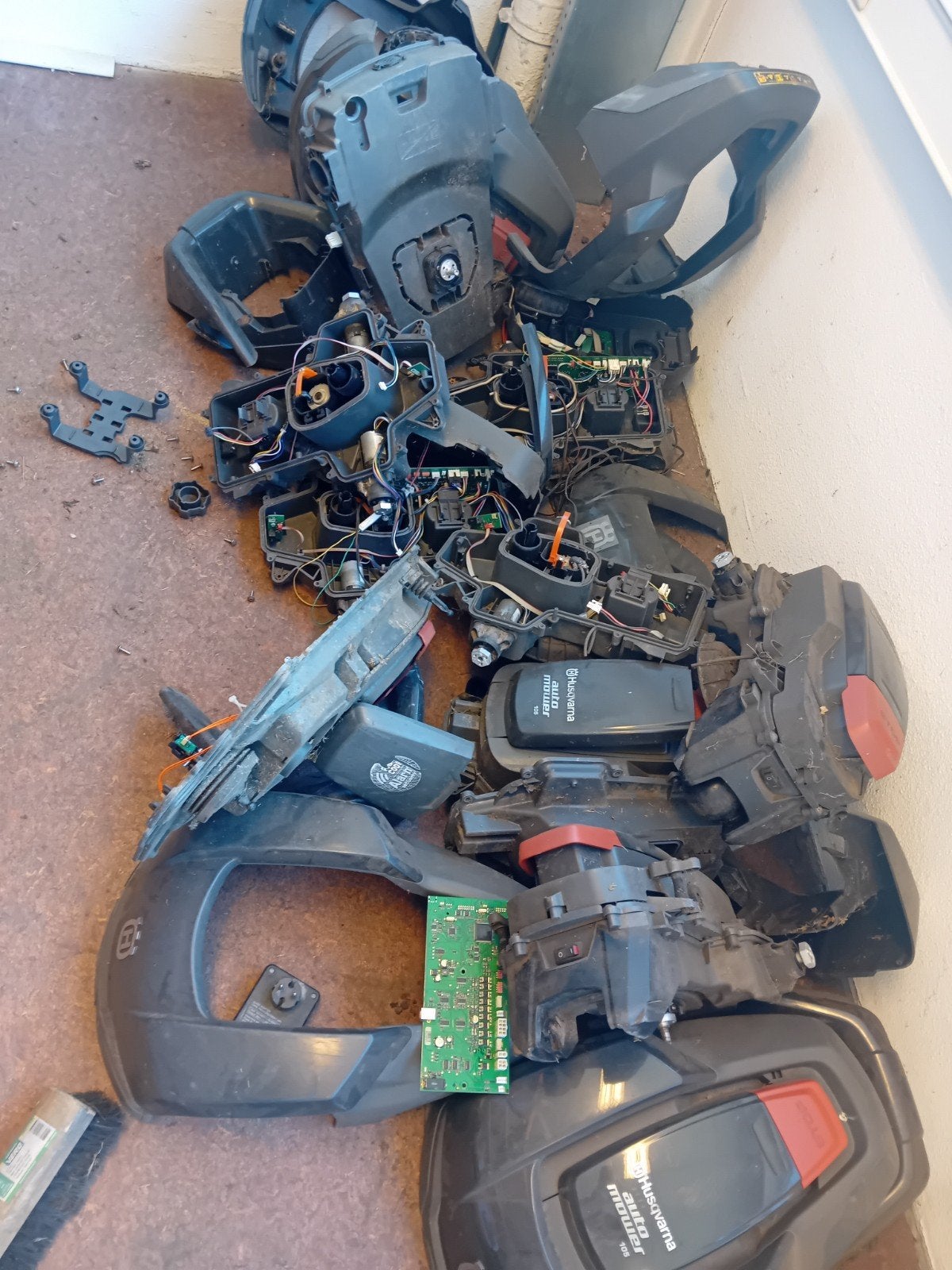 Partij Husqvarna Automower 105-305 onderdelen, Tuin en Terras, Robotmaaiers, Ophalen of Verzenden, Gebruikt