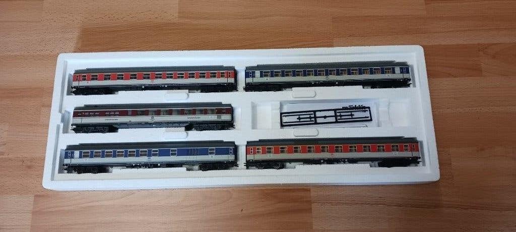 Märklin 43919: Set van personenrijtuigen DB ''POP kleuren'', Wisselstroom, Wagon, Ophalen of Verzenden, Zo goed als nieuw