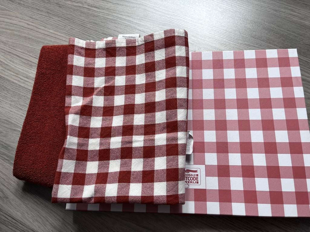 Handdoeken en theedoeken nieuw, Ophalen of Verzenden, Nieuw, Rood, Theedoek of Handdoek