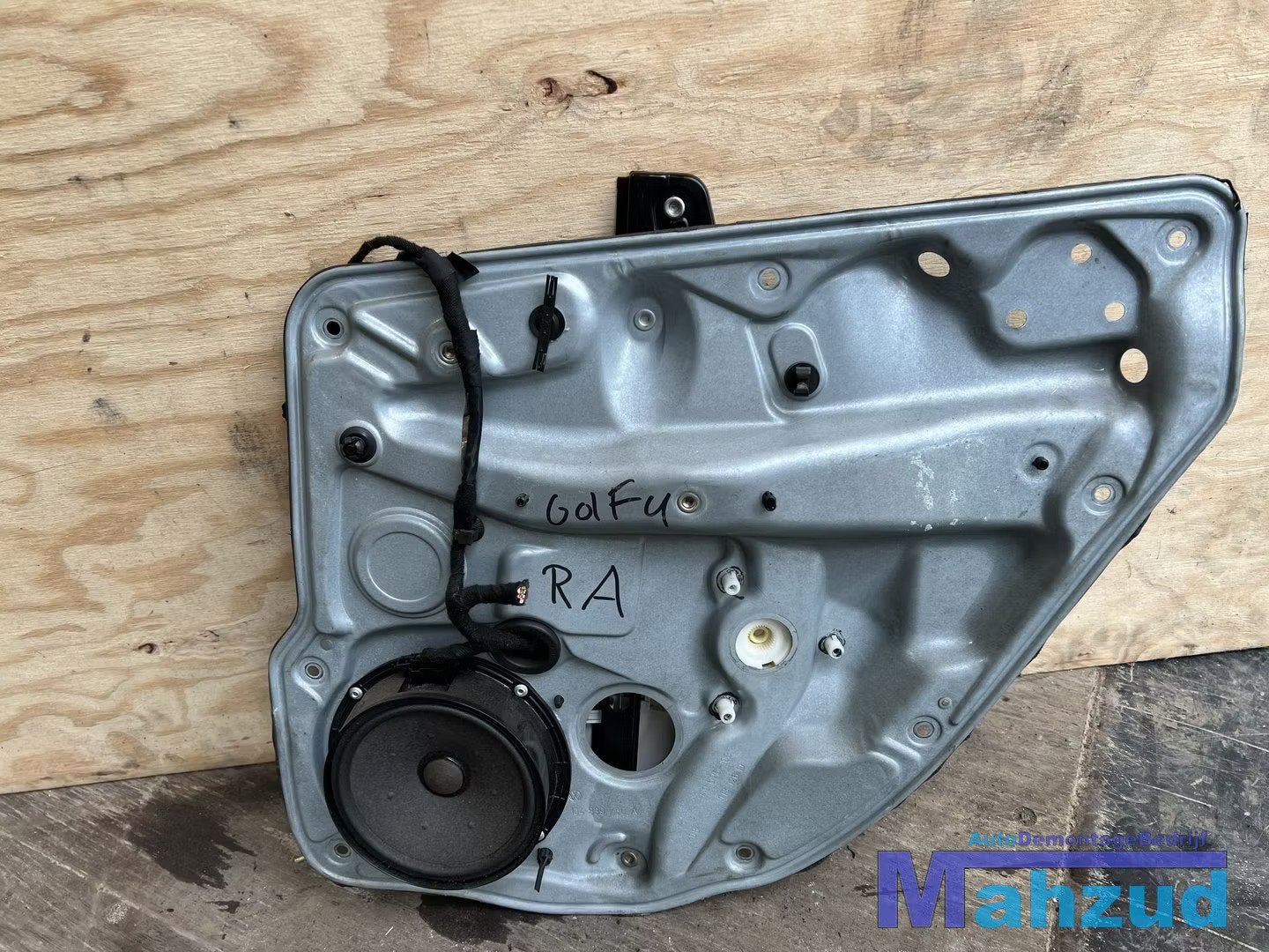 VW GOLF 4 rechts achter raammechaniek raammotor 1998-2003, Gebruikt, Volkswagen, Volkswagen AG, Berliner Ring 2
38440  Wolfsburg, DE