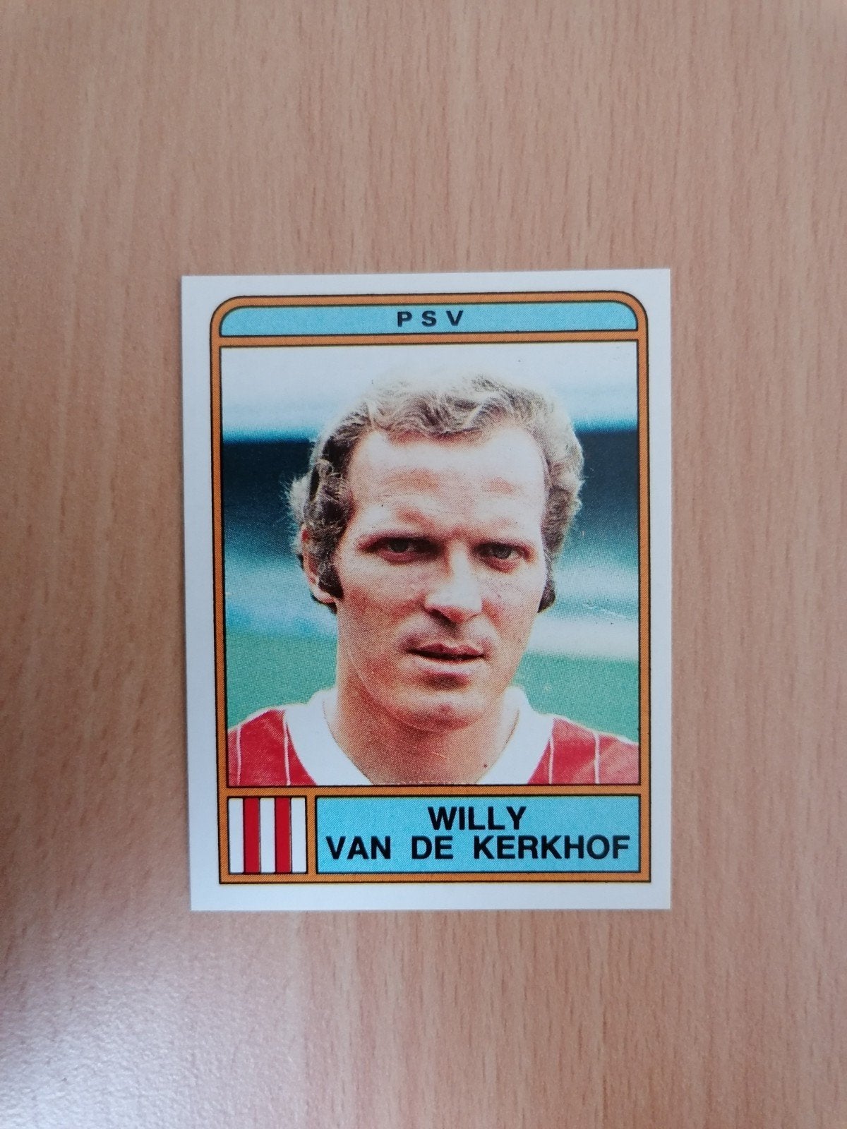 Panini Voetbal 84 #220 Willy van de Kerkhof., Ophalen of Verzenden, Zo goed als nieuw, Plaatje