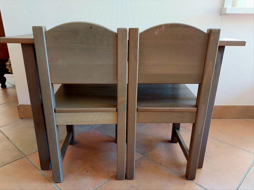 Kindertafel met 2 stoelen, Kinderen en Baby's, Kinderkamer | Tafels en Stoelen, Ophalen, Tafel(s) en Stoel(en)