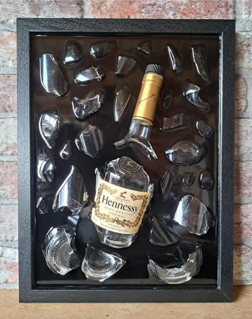 Hennessy fles verwerkt in een lijst met Epoxy, Ophalen of Verzenden, Nieuw, Minder dan 50 cm, Minder dan 5 flessen