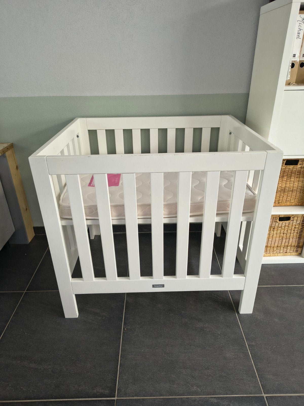 Witte babybox met matras, Ophalen of Verzenden, Gebruikt, Rechthoekig, In hoogte verstelbaar