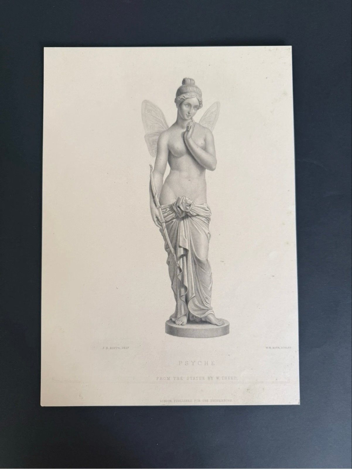 Antieke Gravure: Gevleugelde Godin Psyche met Boog, Antiek en Kunst, 1800 - 1899, Mythologie, Ophalen of Verzenden, Gravure
