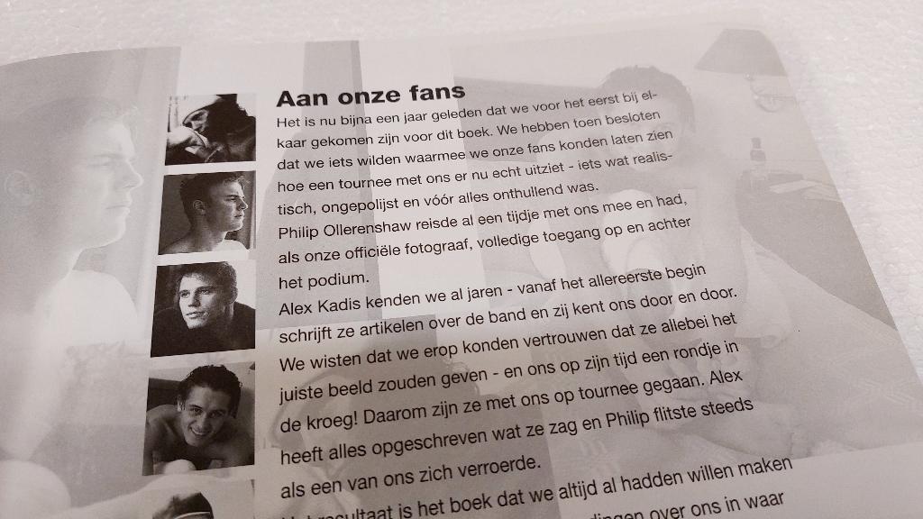 Take That BOEK hardback Robbie Williams Gary Barlow, Verzamelen, Muziek, Artiesten en Beroemdheden, Verzenden, Gebruikt, Boek, Tijdschrift of Artikel
