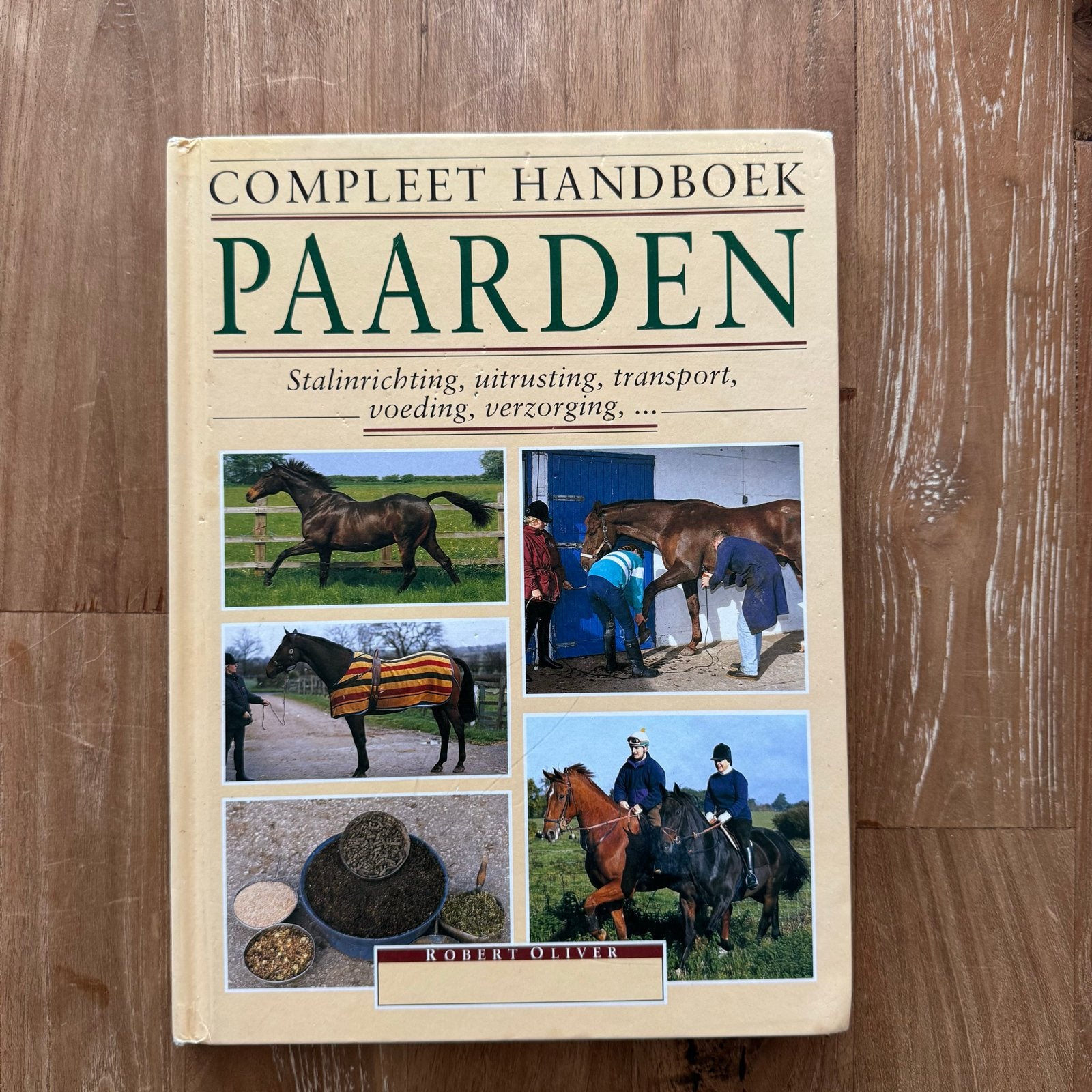 Compleet Handboek Paarden - Robert Oliver, Ophalen of Verzenden, Gelezen, Paarden of Pony's