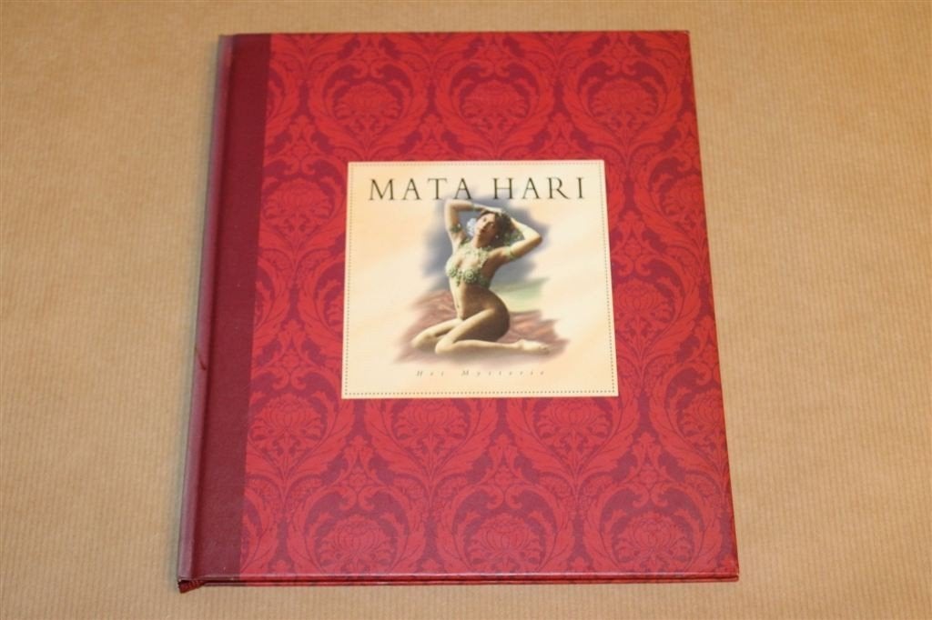 Mata Hari — Spionne Leeuwarden Mysterie Biografie, Ophalen of Verzenden, Gelezen