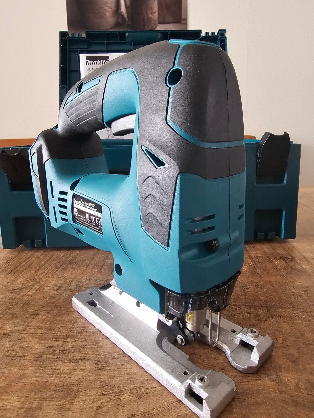 Nieuwe Makita 18V Accudecoupeerzaag met Snellader en Accu, Ophalen of Verzenden, Nieuw, Decoupeerzaag
