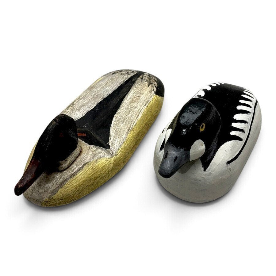 Twee houten lokvogels, grote zaagbek en brilduiker, Houtsnijwerk, Ophalen of Verzenden, 20 - 50 cm, Hout