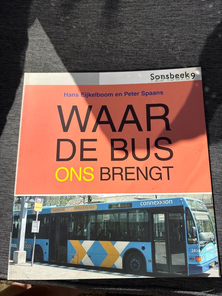 Waar de bus ons brengt - Hans Eijkelboom & Peter Spaans, Ophalen of Verzenden, Gelezen, Bus