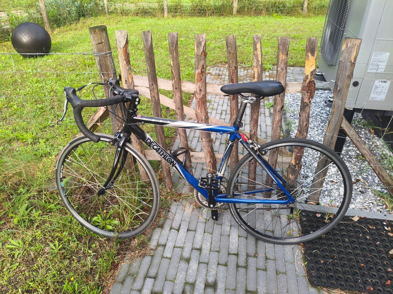 Decathlon racefiets, blauw/zwart, 28 inch wielen, Fietsen en Brommers, Gebruikt, 26 inch, Aluminium, 15 tot 20 versnellingen