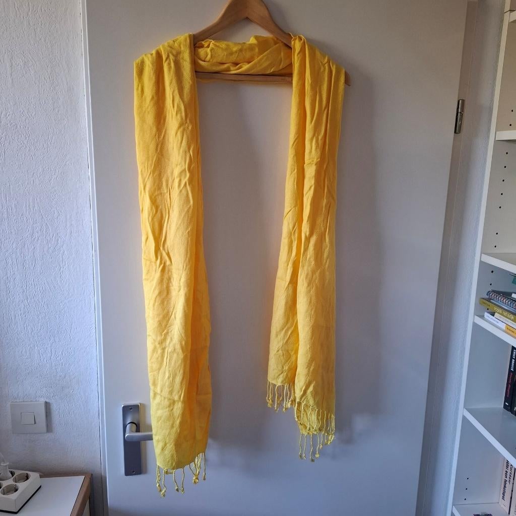 mooie gele sjaal, Fairtrade, Maat 42/44 (L), Ophalen of Verzenden, Sjaal