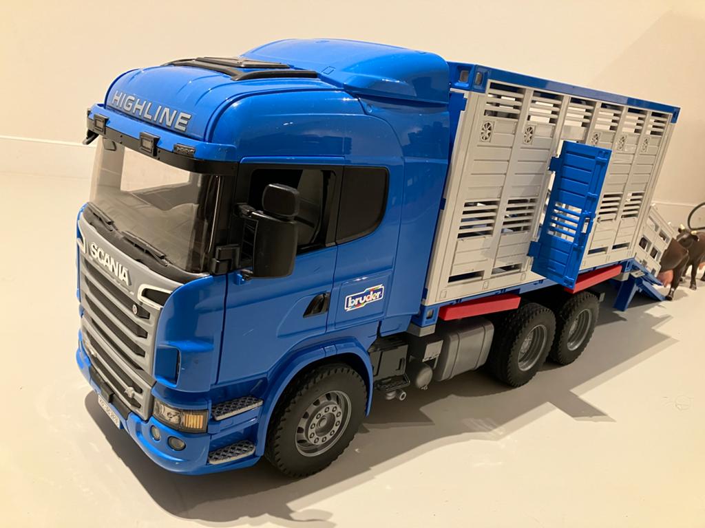 Bruder 03549 Scania R-serie Veetransportwagen met 4 runderen, Ophalen, Zo goed als nieuw