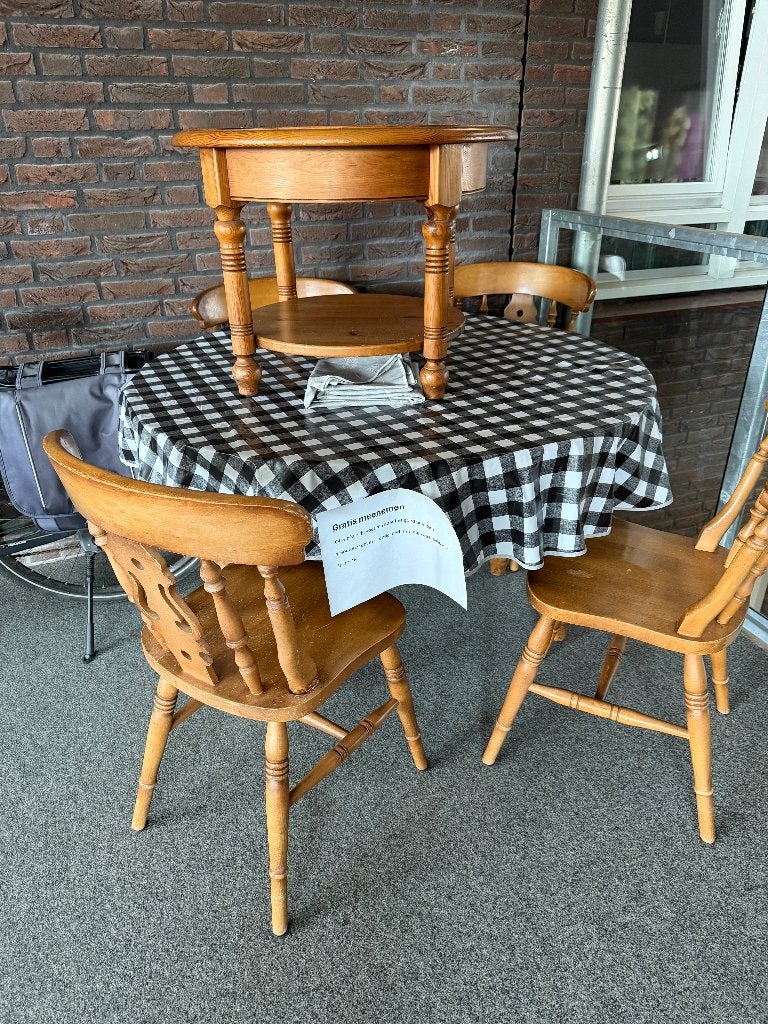 Gratis 4 stoelen, tafel, salontafel, Ophalen, Gebruikt, 100 tot 150 cm, Rond