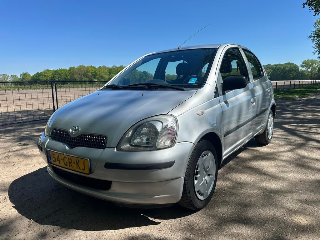 Toyota Yaris 1.0 16V 5DR Linea Luna 2001 Grijs 1e eigenaar, Voorwielaandrijving, Stof, 31 €/maand, 4 cilinders