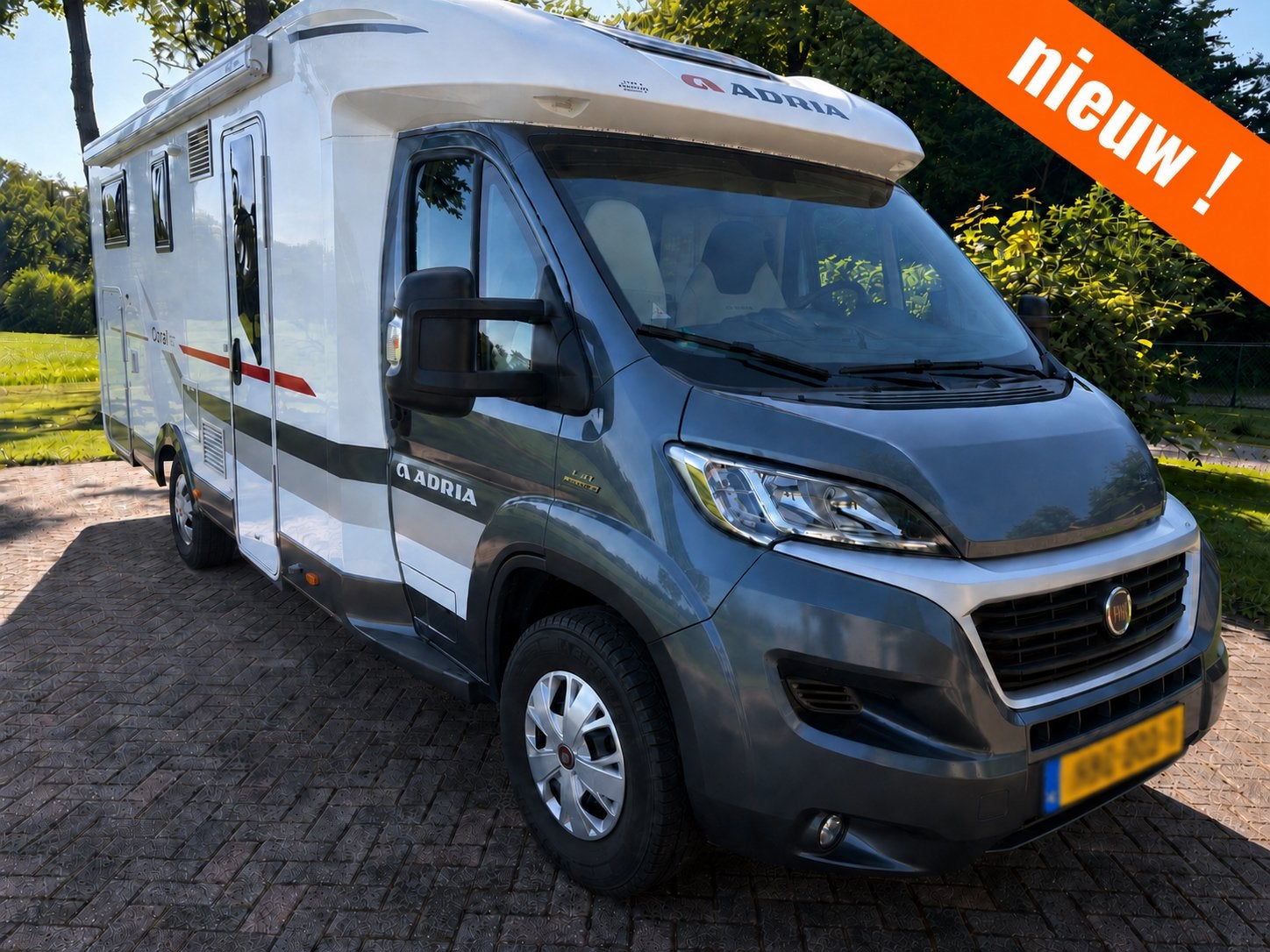 Adria Coral 670 SL - Zeer Nette Complete Camper 49 dkm! 2016, Caravans en Kamperen, Campers, Particulier, tot en met 4, Half-integraal
