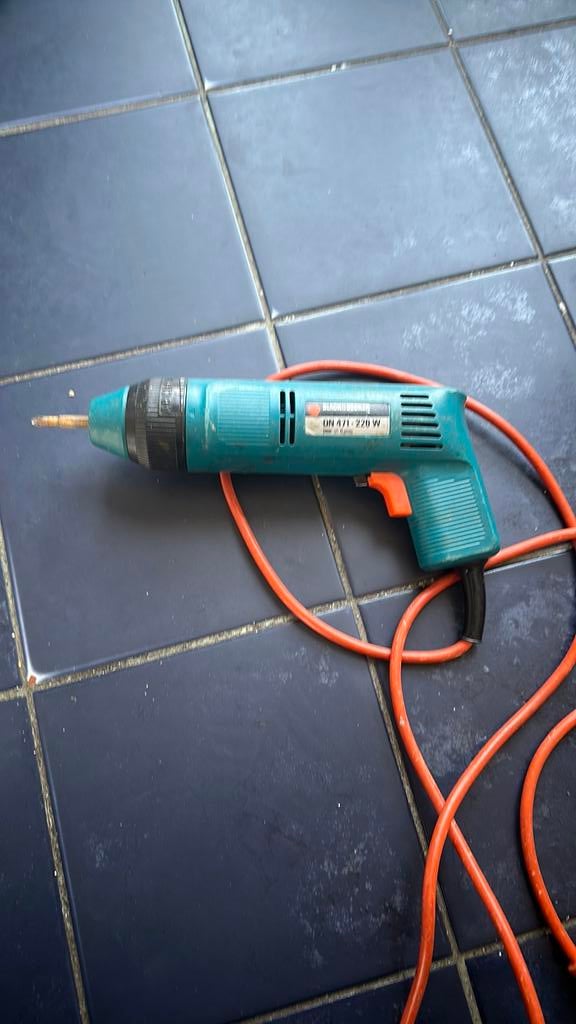 Schroef boormachine met stroom, Doe-het-zelf en Verbouw, Gereedschap | Boormachines, Ophalen of Verzenden, Zo goed als nieuw, Boormachine