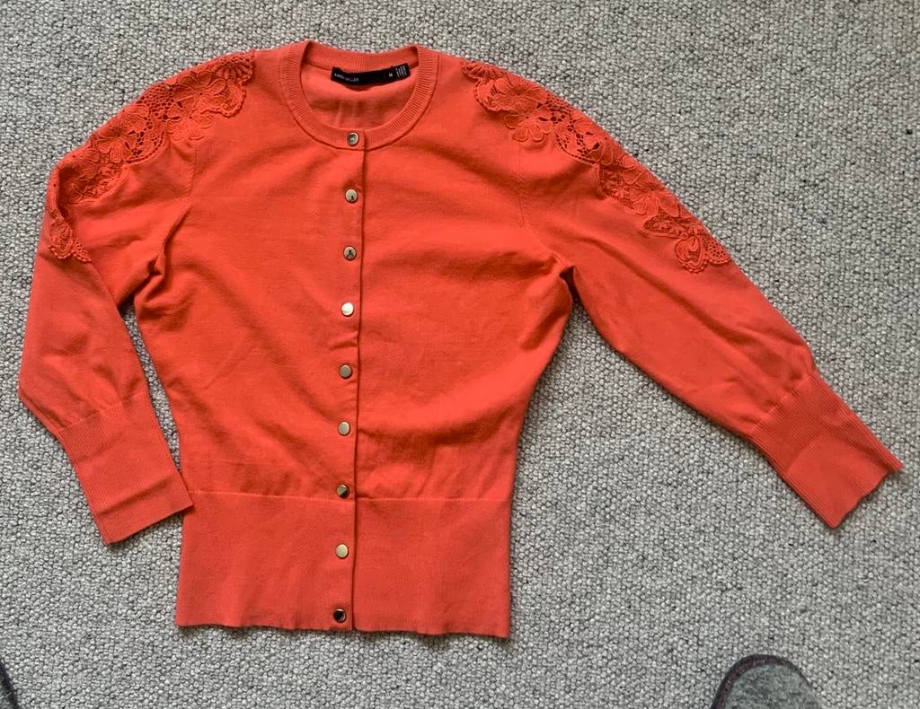 Karen Millen gebreid vestje lange mouwen drukknopen mt S M, Ophalen of Verzenden, Zo goed als nieuw, Maat 36 (S), Oranje