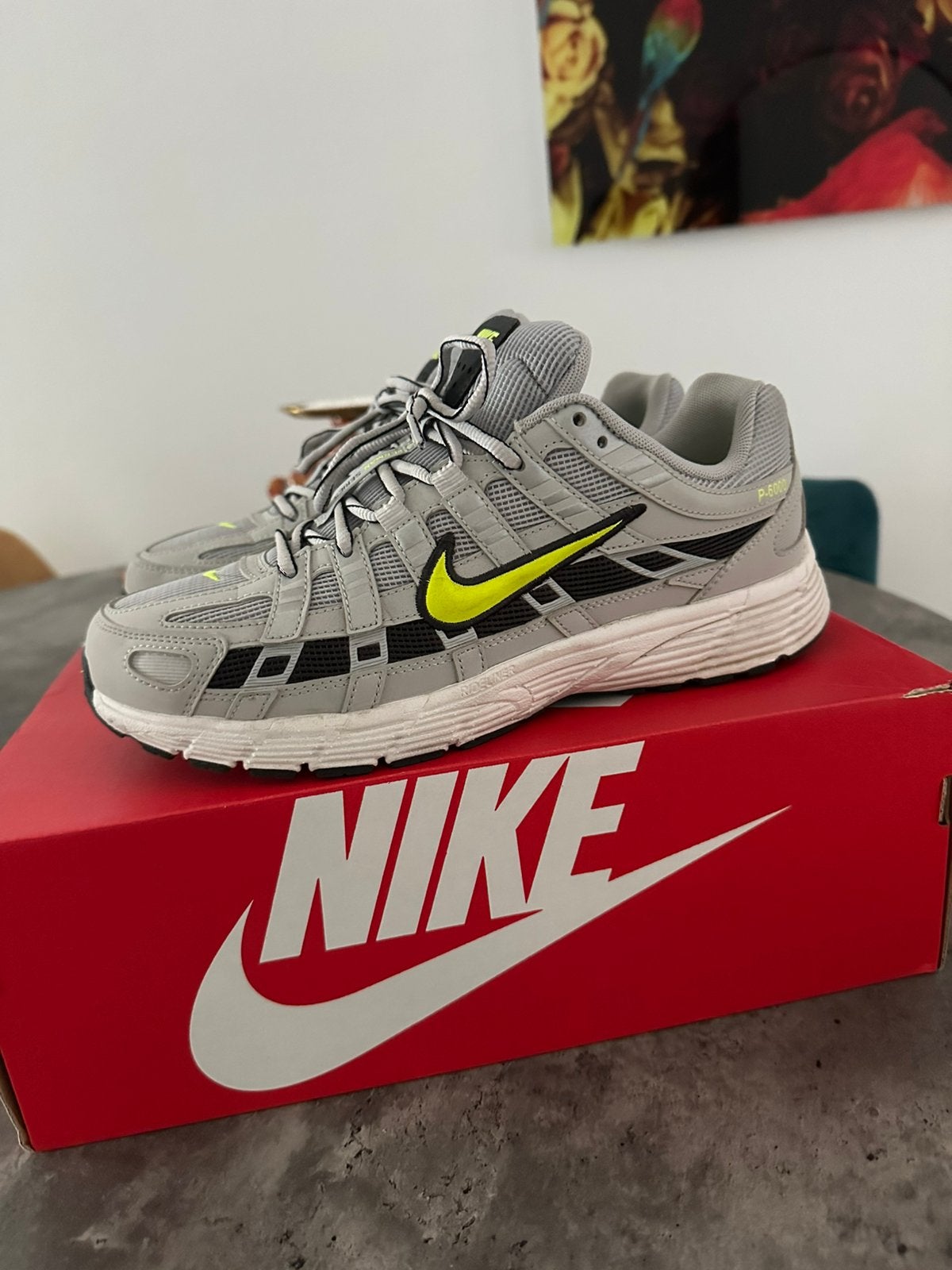 Nike P6000 wolf grey - volt 41 Als Nieuw, Kleding | Heren, Ophalen of Verzenden, Zo goed als nieuw, Overige kleuren