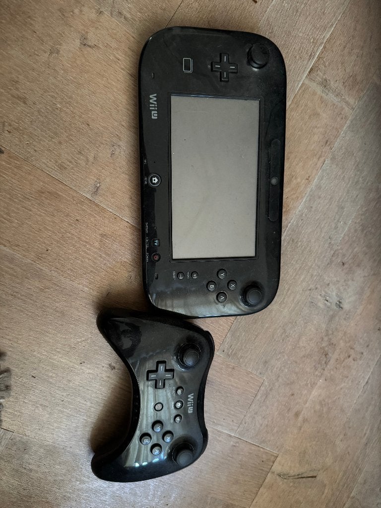 "Nintendo Wii U 32GB | GamePad + Pro Controller + 8 games |, Spelcomputers en Games, Ophalen, Zo goed als nieuw, Met 2 controllers