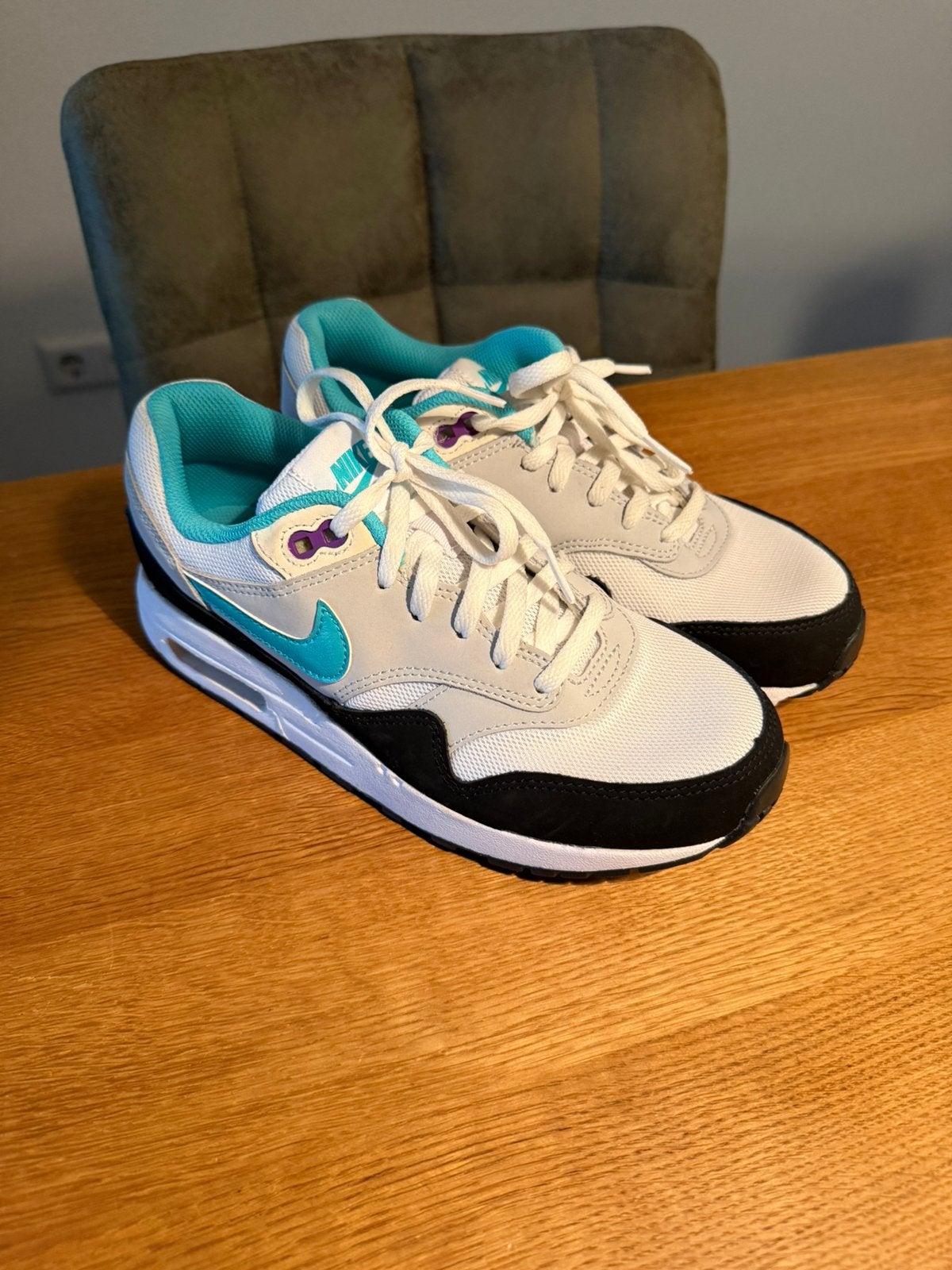 Nike Air Max 1 Tropical Twist maat 38,5, Kleding | Dames, Schoenen, Ophalen of Verzenden, Nieuw, Sneakers of Gympen