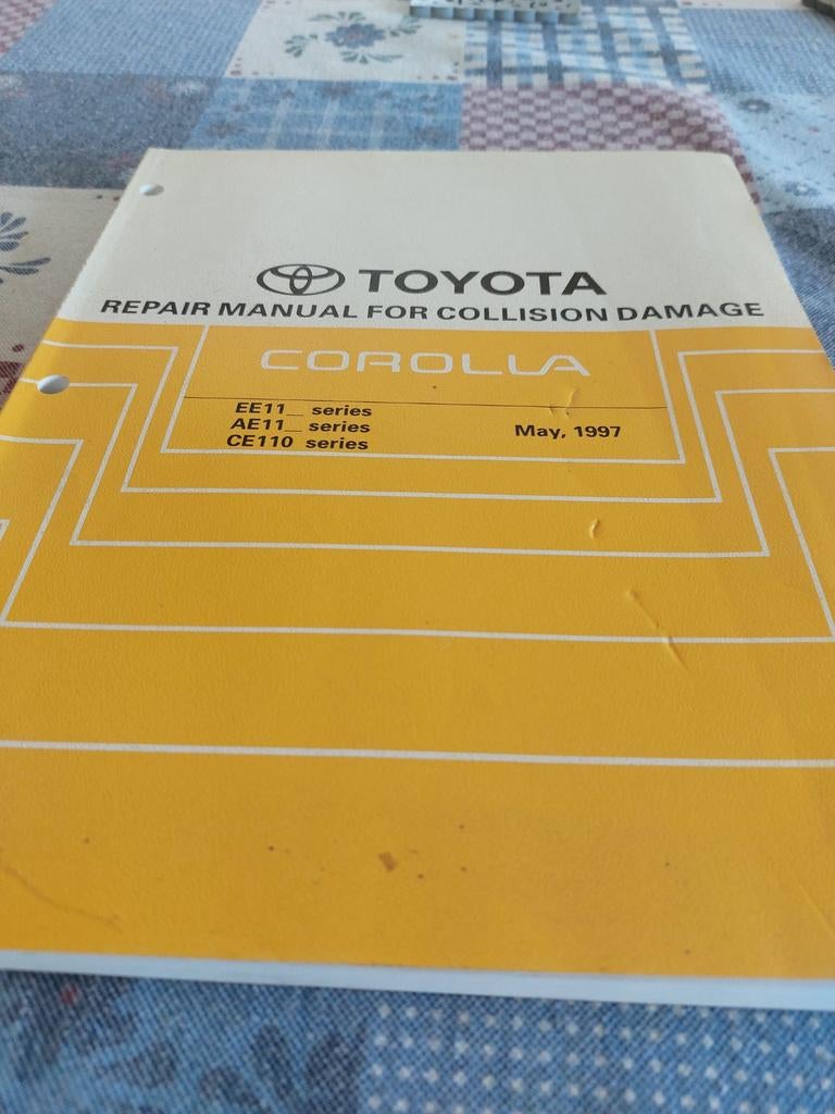 REPAIR MANUAL FOR COLLISION DAMAGE TOYOTA COROLLA EE110 AE11, Ophalen of Verzenden, Overige merken