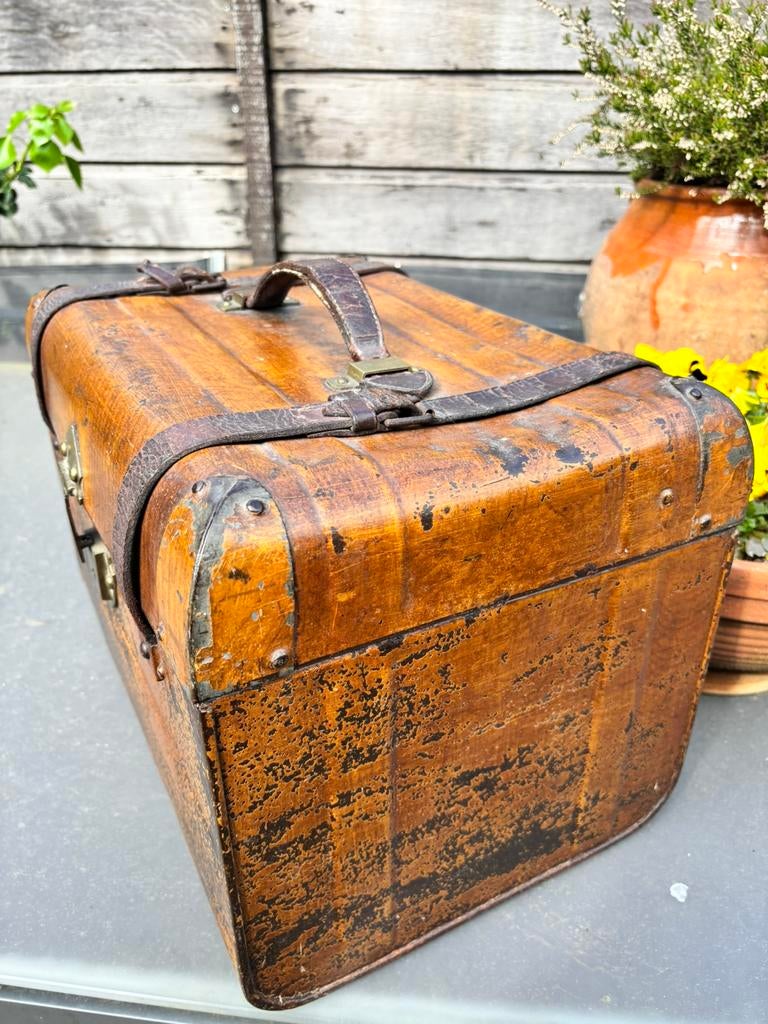 Antieke Engelse kleine trunk met leren beslag, Ophalen of Verzenden