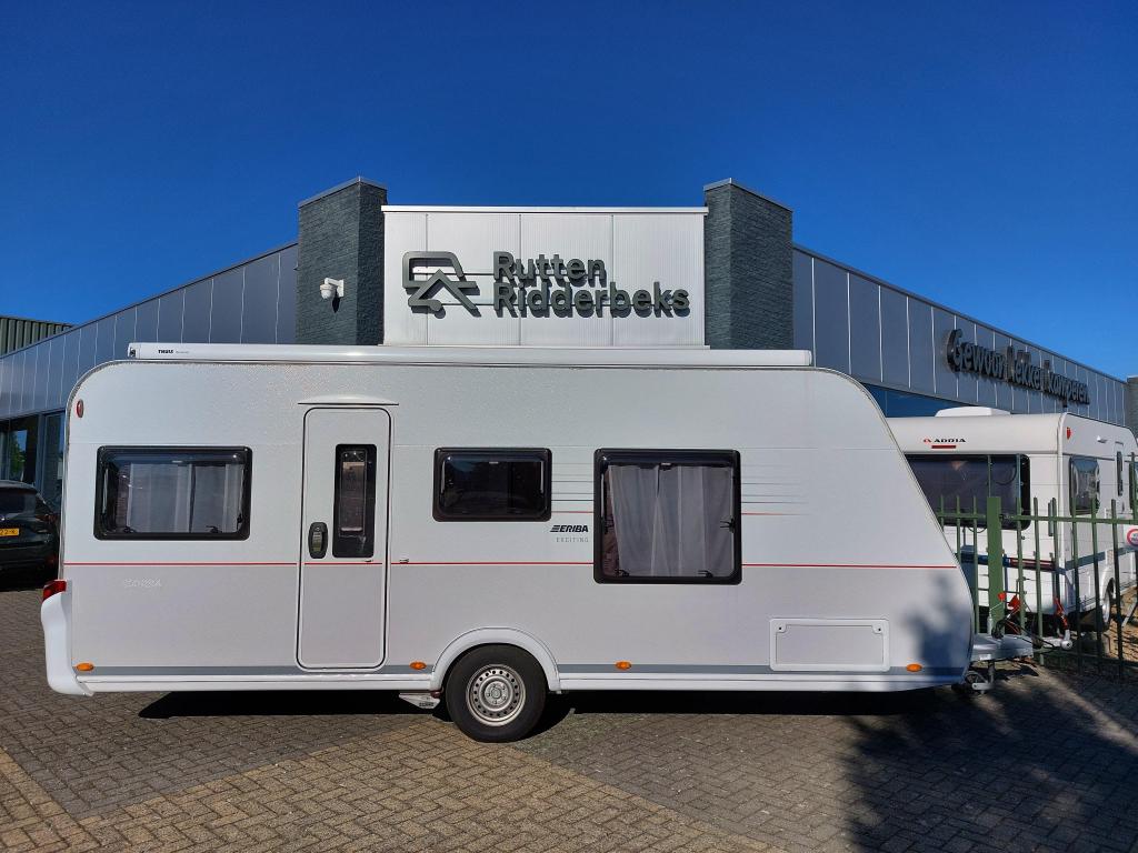 Eriba Living 470 (Queensbed), Caravans en Kamperen, Caravans, Standaardzit, Bedrijf, Schokbreker, 6 tot 7 meter