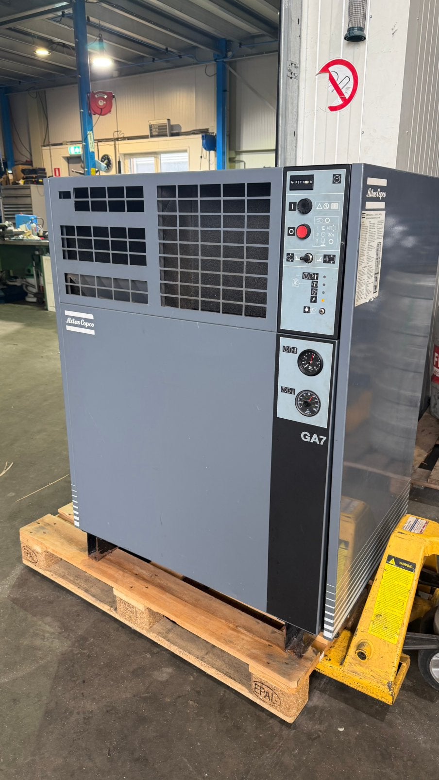 Attlas Copco GA7/10 pk (750€), Doe-het-zelf en Verbouw, Ophalen, Gebruikt, Geluidgedempt, 6 tot 10 bar