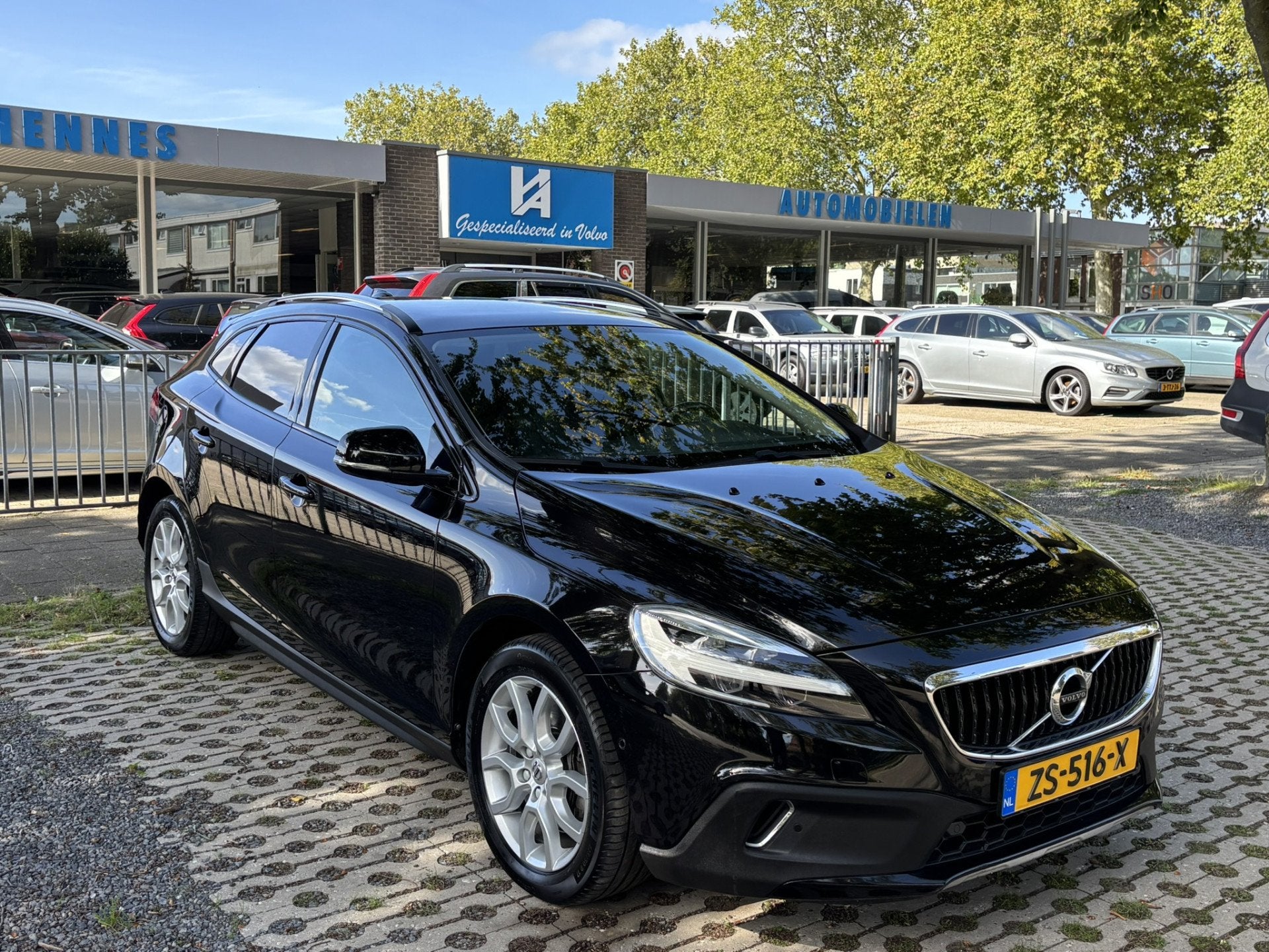 Volvo V40 Cross Country 1.5 T3 Polar+ Luxury DAB Pano Keyles, 4 cilinders, Zwart, 154 pk, Automatische klimaatregeling