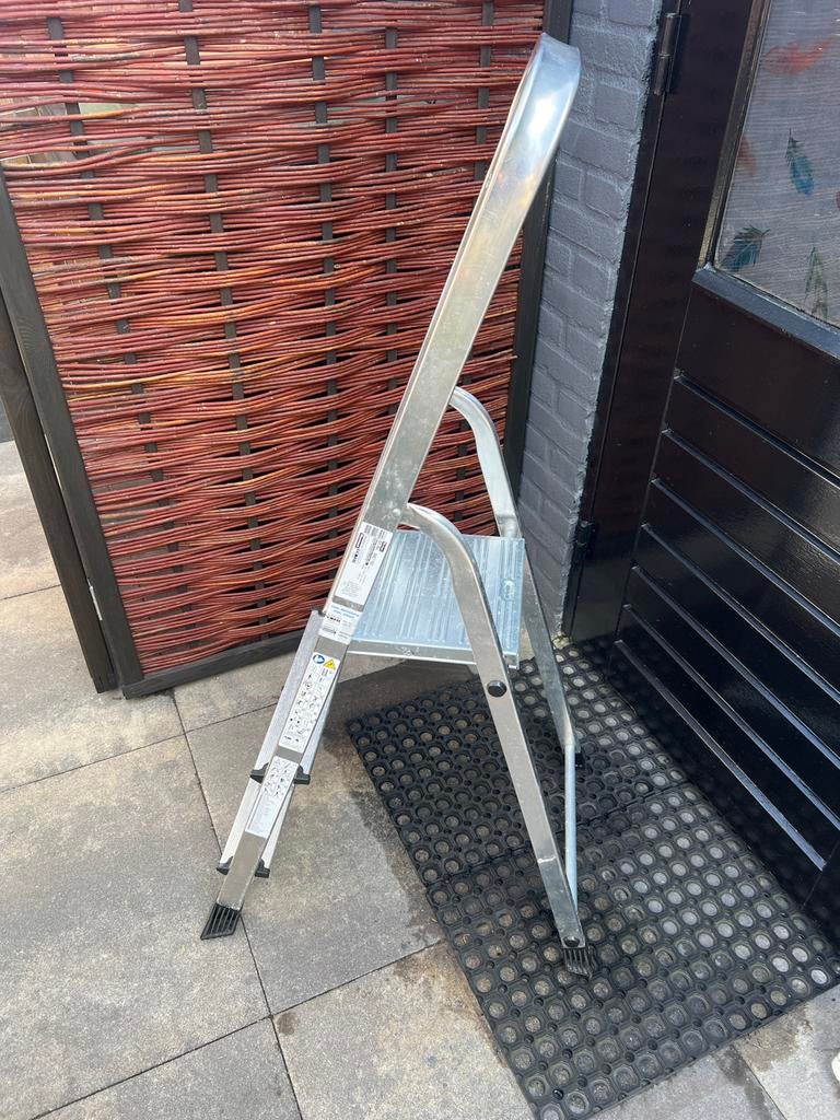 Huishoudtrap met drie treden, Doe-het-zelf en Verbouw, Ladders en Trappen, Ophalen, Gebruikt, Trap, Opvouwbaar of Inschuifbaar