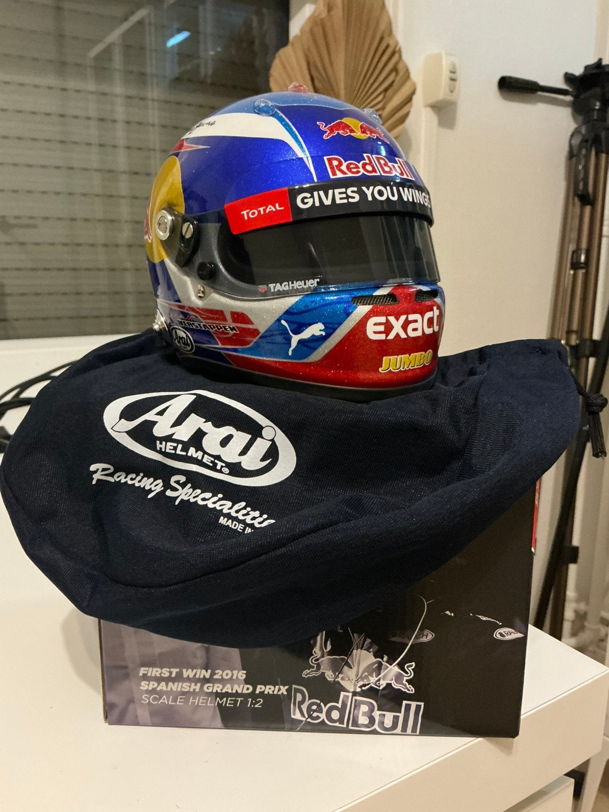 Helm 1/2 ARAI Max Verstappen First Win 2016 Spanish GP, Ophalen of Verzenden, Zo goed als nieuw, Formule 1