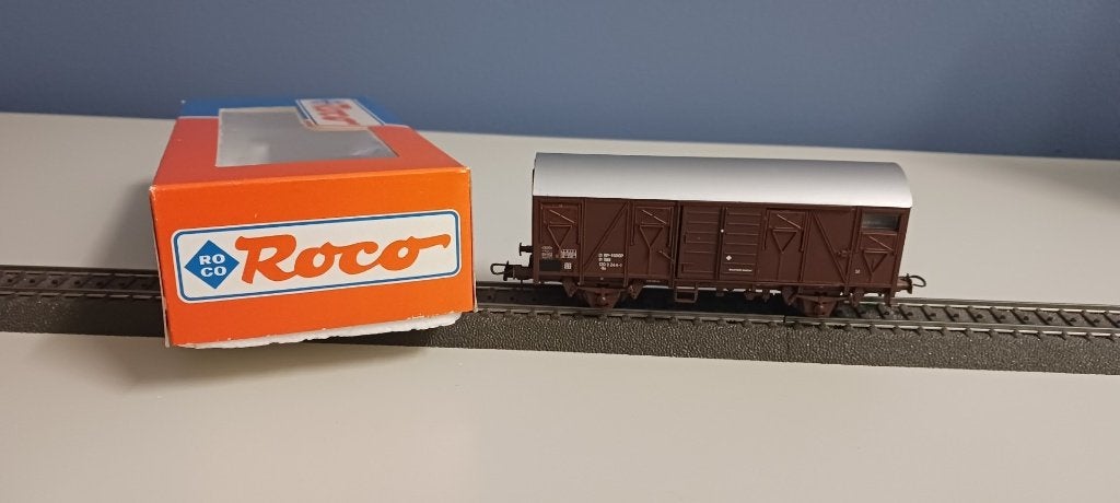 Roco 46412: Gesloten goederenwagen van de ÖBB, Gelijkstroom of Wisselstroom, Wagon, Ophalen of Verzenden, Zo goed als nieuw