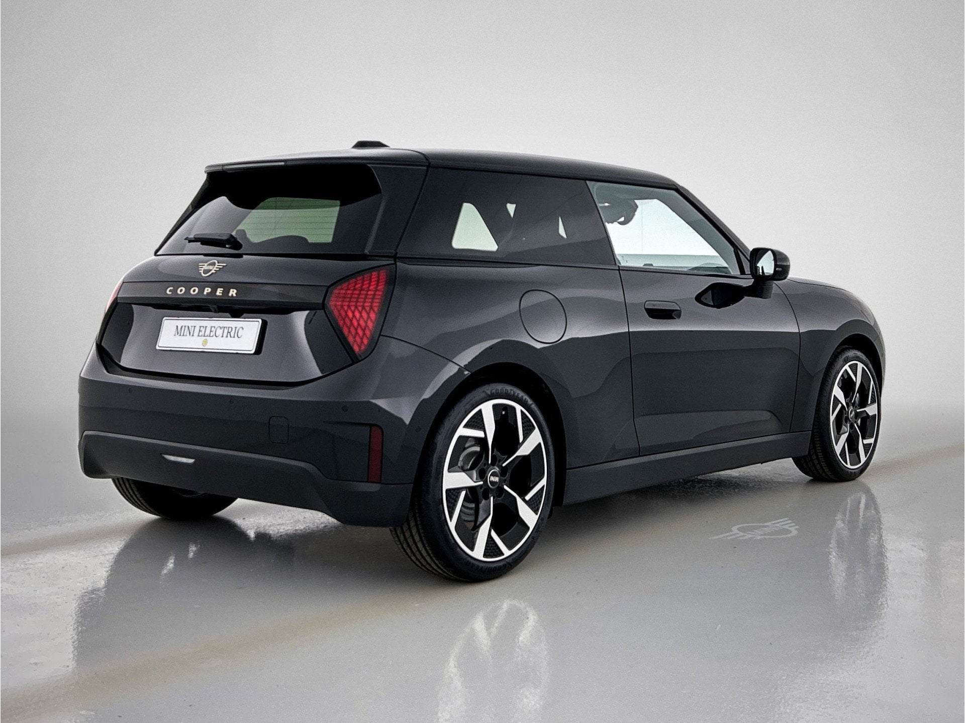 MINI Hatchback Cooper E / Favoured Trim / Pakket L / 18 inch, Auto's, Mini, Dealer onderhouden, Huisgarantie, Met garantie (alle)