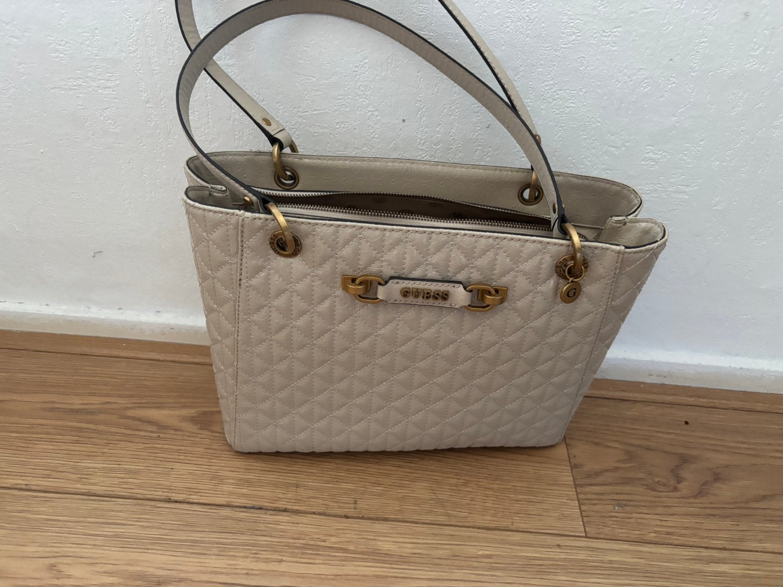 Guess handtas creme/beige, Ophalen of Verzenden, Zo goed als nieuw, Beige, Handtas