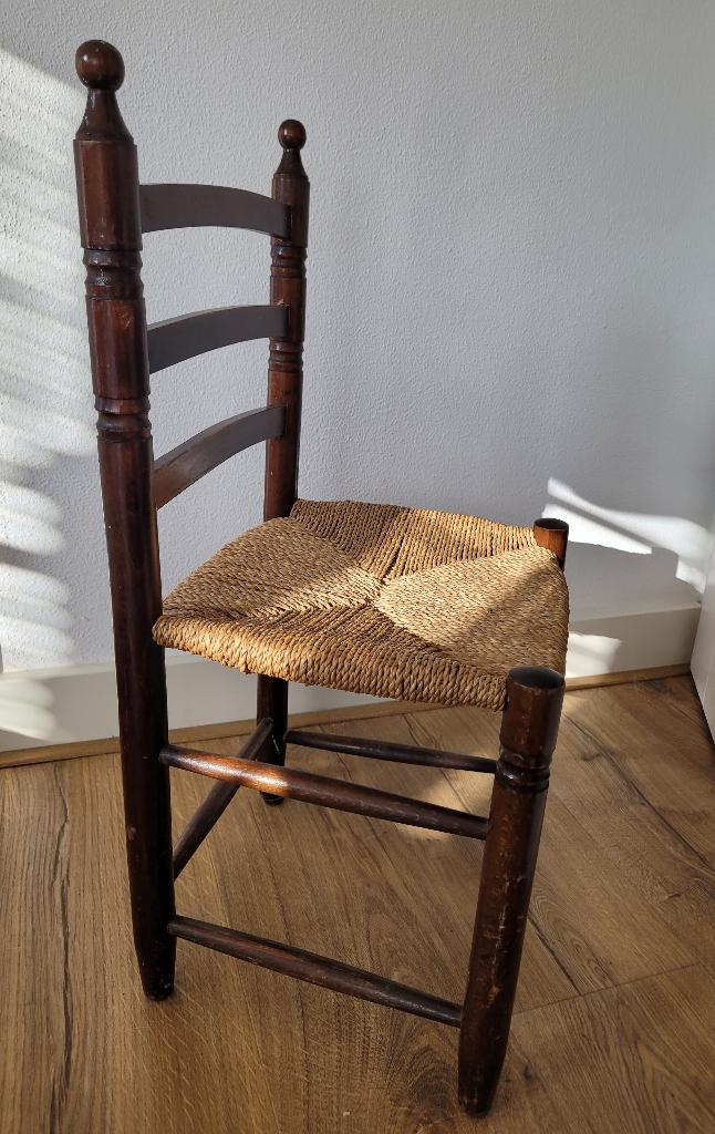 Nieuw gemat houten (kinder-) knopstoeltje, Ophalen, Bruin, Hout, Zo goed als nieuw
