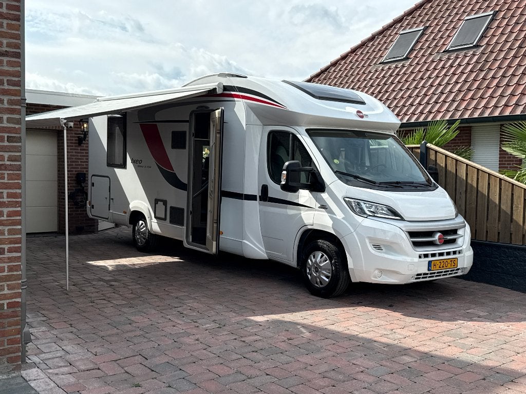 Bürstner Ixeo Time 2016 | DakAirco | 5 slp | Queensbed, Caravans en Kamperen, Ringverwarming, Fiat, Bedrijf, L-zit