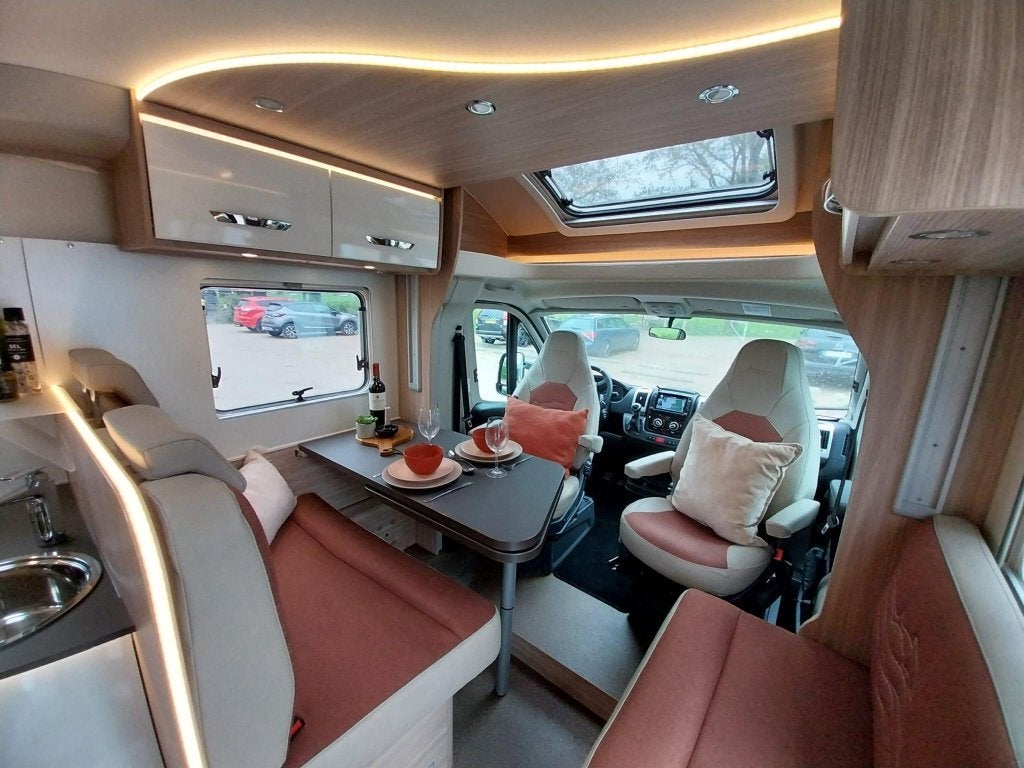 Bürstner Delfin T 726 2x airco + tv + solair en omv, Ringverwarming, Omvormer, Fiat, Treinzit