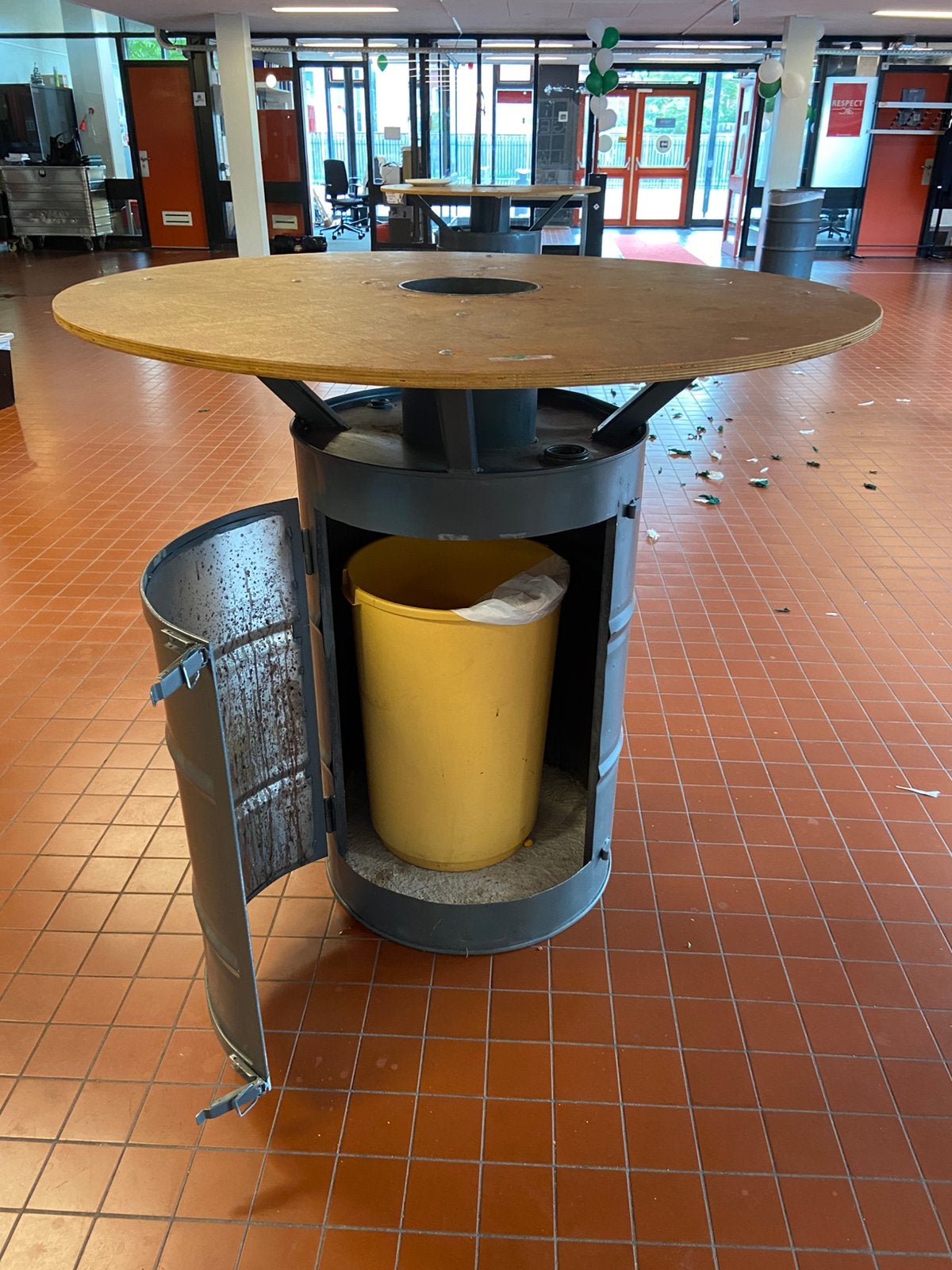 Statafel prullebak, Ophalen, Gebruikt