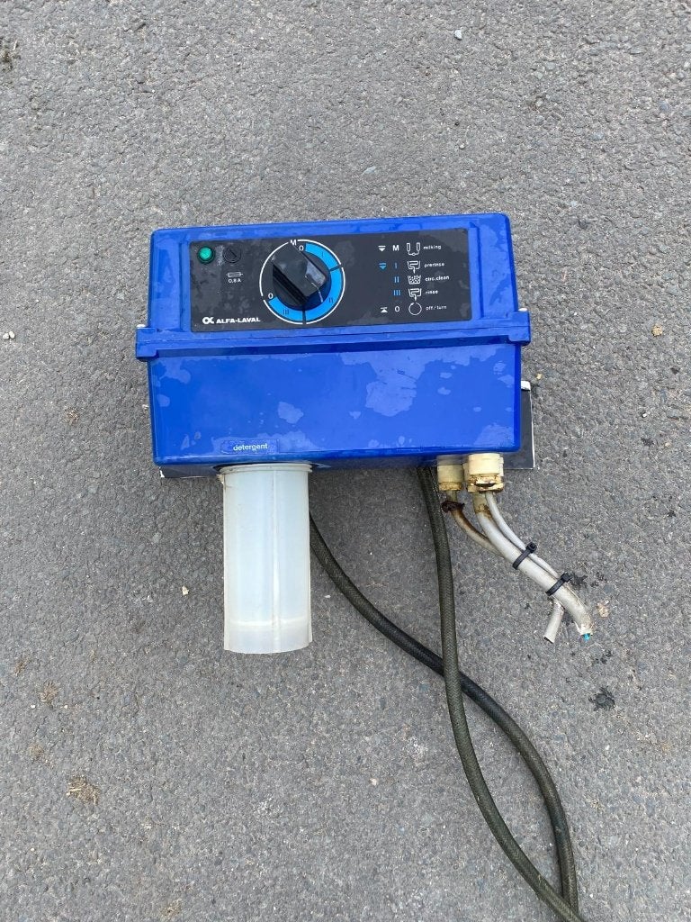 Melkklauwen van de Alfa Laval  en reinegingskast, Dieren en Toebehoren, Stalling en Weidegang, Toebehoren