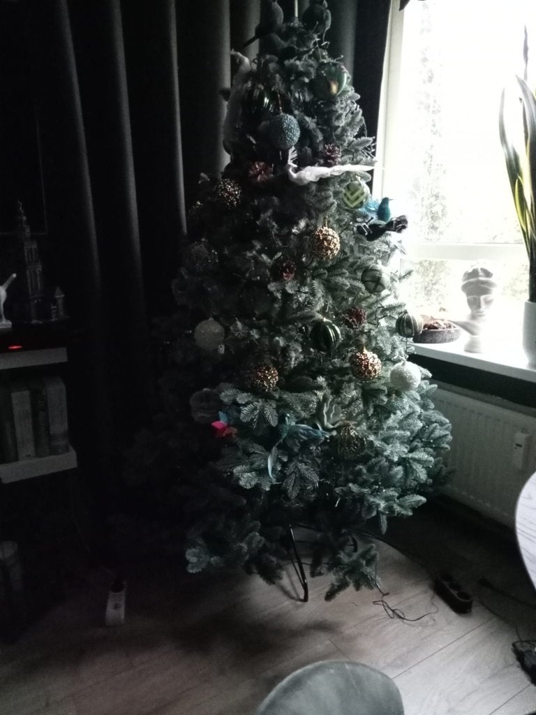 Kerstboom (blauwspar) met ballen/verlichting, Diversen, Ophalen, Zo goed als nieuw